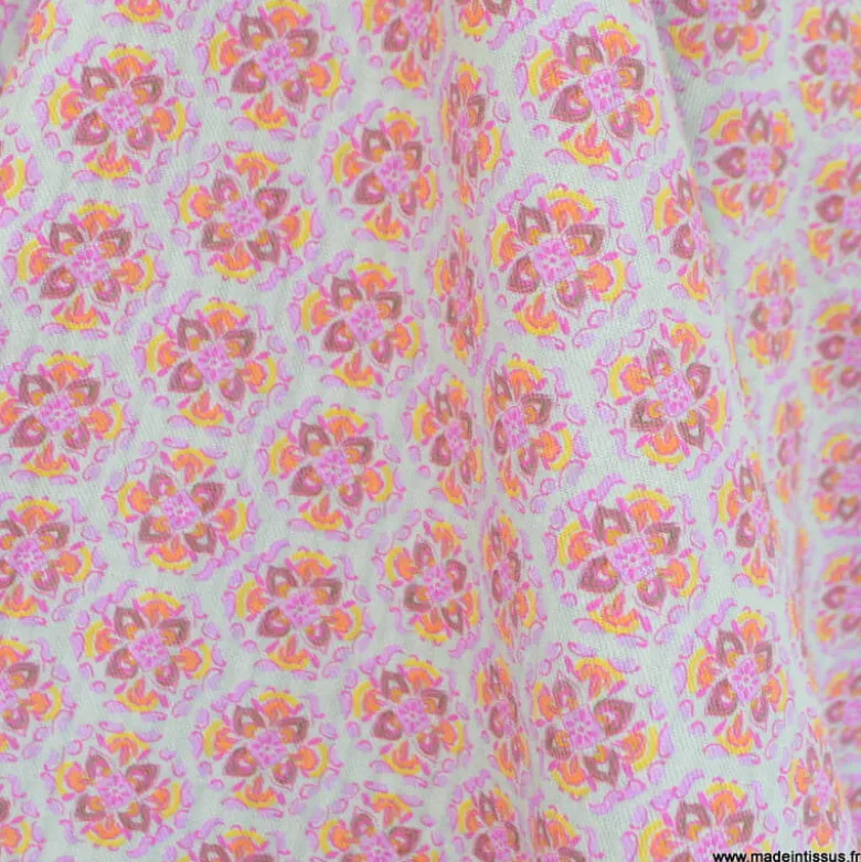 Tissu gaufré en coton motifs floraux graphique roses