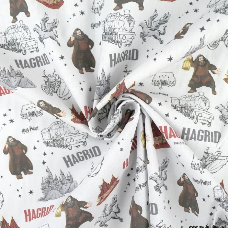 Tissu Harry Potter motif Haggrid, train et Poudlard fond blanc