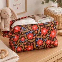 Tissu imperméable Beyoncé type ciré de pluie motif fleurs rouges fond cacao