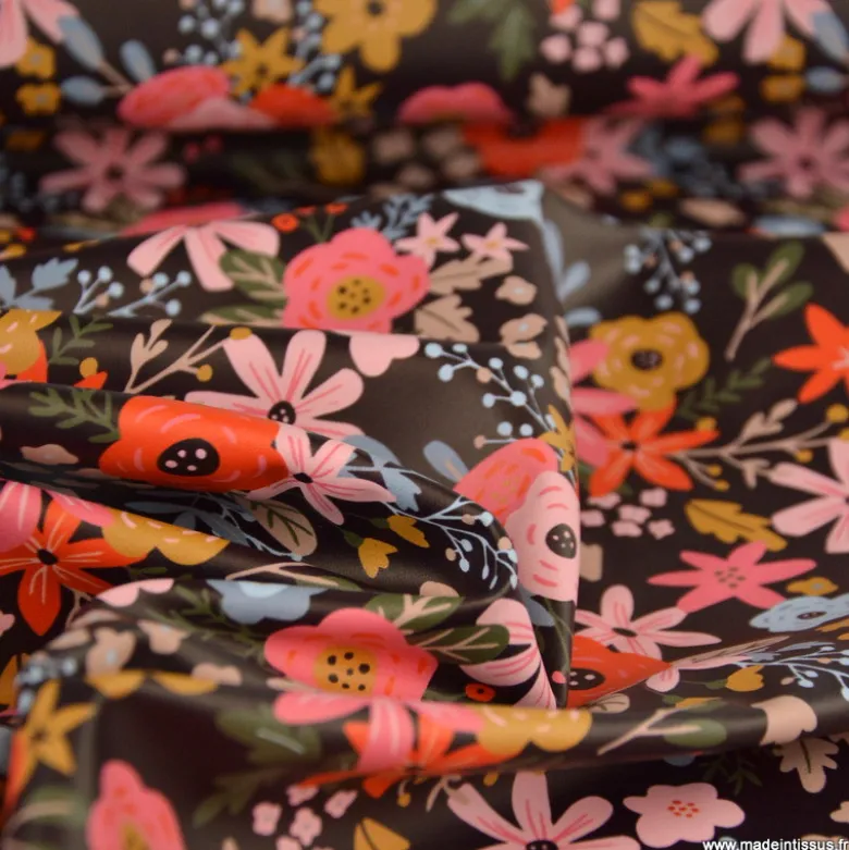 Tissu imperméable Olga type ciré de pluie motif fleurs rouges fond cacao