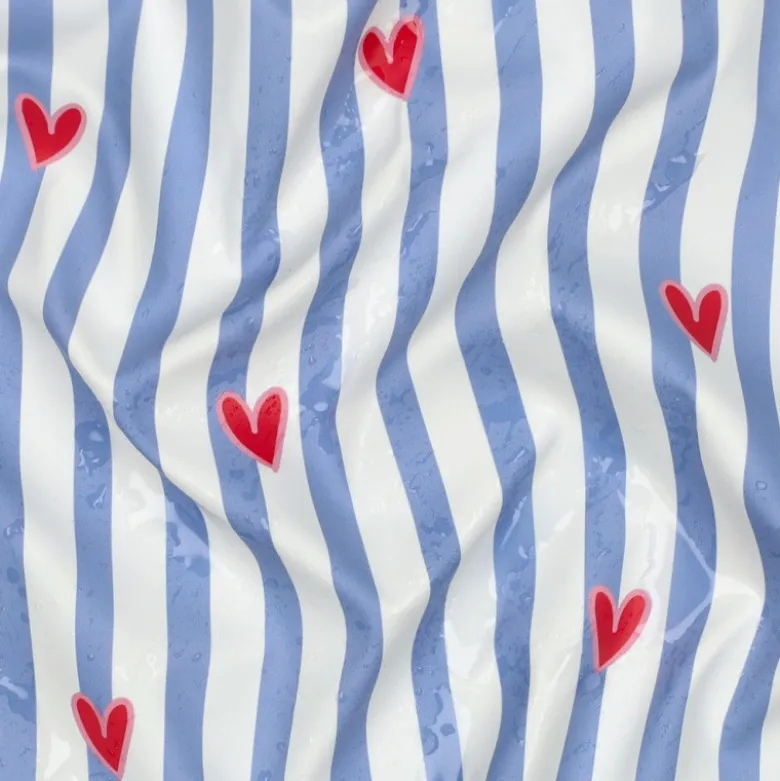 Tissu imperméable Suzette type ciré de pluie motif coeurs et rayures bleues