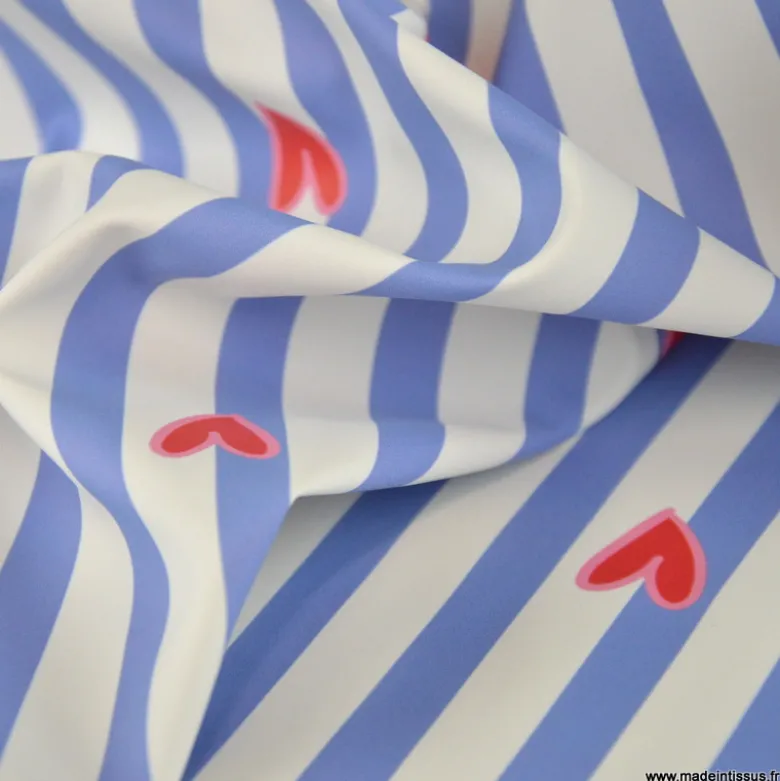 Tissu imperméable Suzette type ciré de pluie motif coeurs et rayures bleues