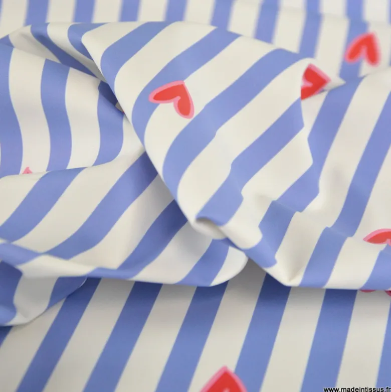 Tissu imperméable Suzette type ciré de pluie motif coeurs et rayures bleues