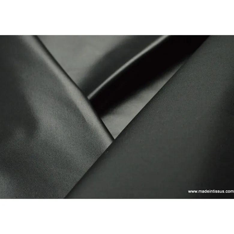 Tissu imperméable étanche polyester enduit acrylique noir .