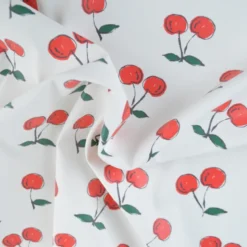 Tissu imperméable type ciré motif cerises fond blanc