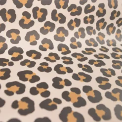 Tissu imperméable type ciré motif léopard fond écru