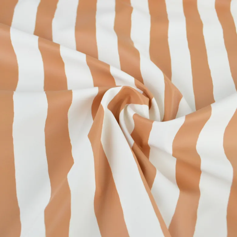 Tissu imperméable type ciré à rayures larges Camel et blanches