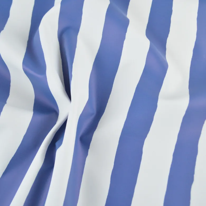Tissu imperméable type ciré à rayures larges bleues et blanches