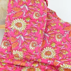 Tissu Indien Block Print Ilanth fond fuchsia - kalamkari