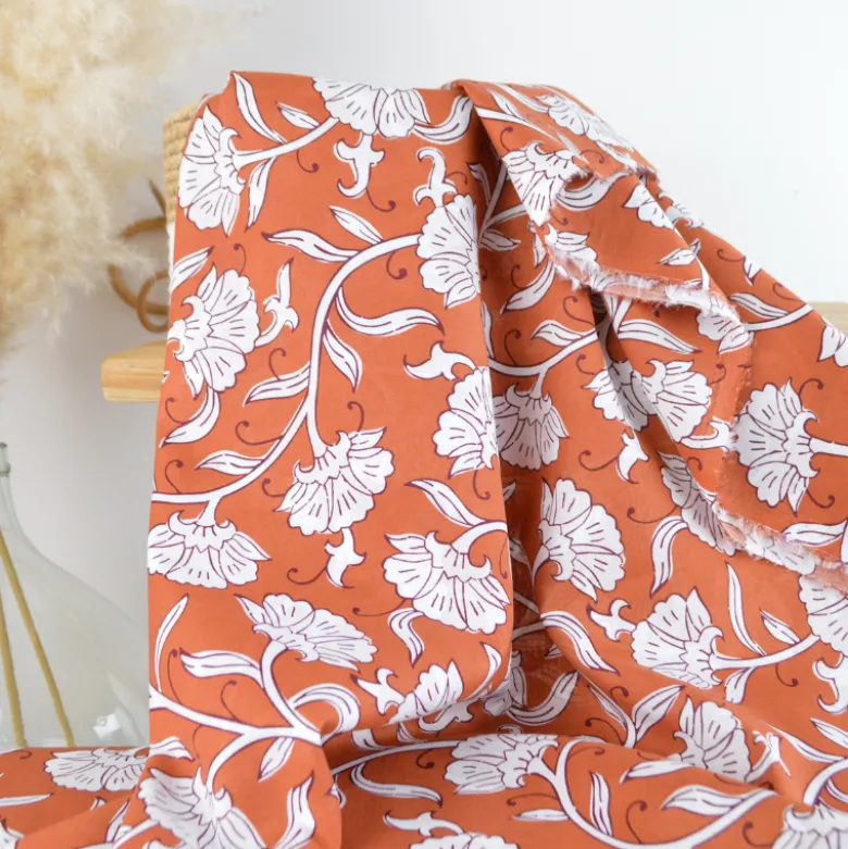 Tissu indien en voile de coton Raghil – Motif floral fond Camel