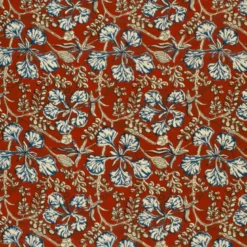 Tissu indien en voile de coton – Motif floral Chandani bleu sur fond rouge profond