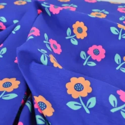 Tissu jersey coton Poppy motif fleurs rose fluo - fond Cobalt
