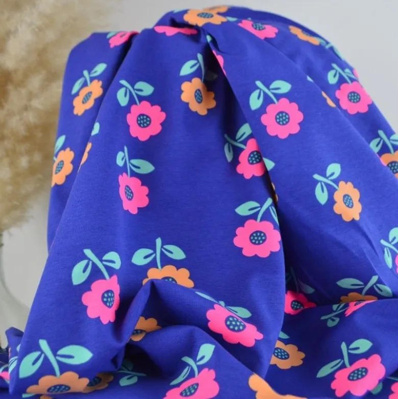 Tissu jersey coton Poppy motif fleurs rose fluo - fond Cobalt