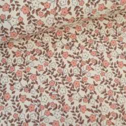 Tissu jersey côtelé bio motif fleurs roses et caramel fond naturel
