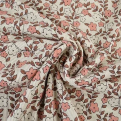 Tissu jersey côtelé bio motif fleurs roses et caramel fond naturel