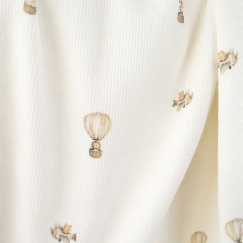 Tissu jersey côtelé fines côtes – Motif fleurs montgolfières fond blanc cassé