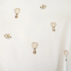 Tissu jersey côtelé fines côtes – Motif fleurs montgolfières fond blanc cassé