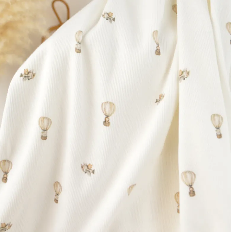 Tissu jersey côtelé fines côtes – Motif fleurs montgolfières fond blanc cassé
