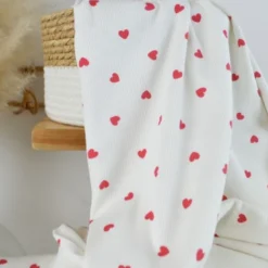 Tissu jersey côtelé motif coeurs rouges fond blanc