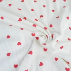 Tissu jersey côtelé motif coeurs rouges fond blanc
