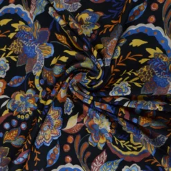 Tissu Jersey de Viscose motifs fleurs sur fond noir