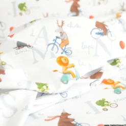 Tissu jersey motif animaux faisant du vélo fond blanc