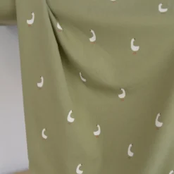 Tissu jersey motifs oies sur fond vert kaki - OEKO TEX