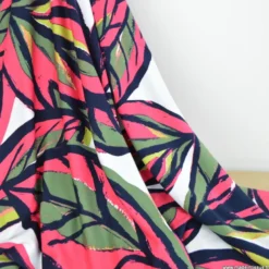 Tissu jersey viscose motif grandes feuilles Rose fuchsia