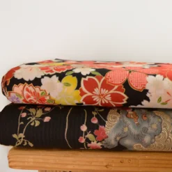 Tissu Kokka fleurs traditionnelles fond Noir "Japanese Fan"