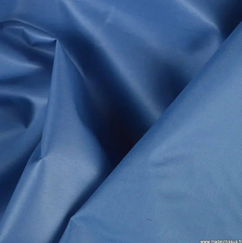 Tissu leger imperméable étanche polyester enduit acrylique bleu denim.