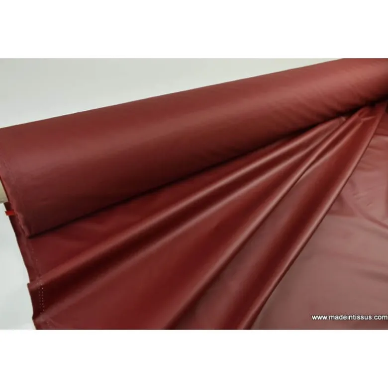 Tissu leger imperméable étanche polyester enduit acrylique bordeaux .
