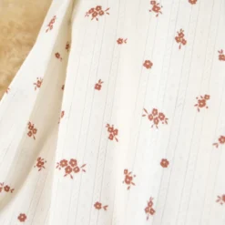 Tissu maille pointelle coton motif petites fleurs terracotta fond écru