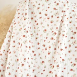 Tissu maille pointelle motif petites fleurs terracotta – fond blanc cassé