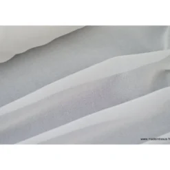 Tissu Mousseline coloris blanc .