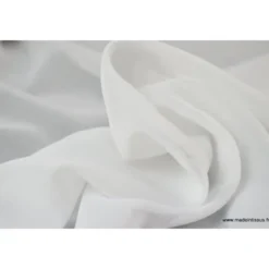 Tissu Mousseline coloris blanc .