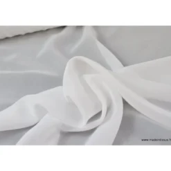 Tissu Mousseline coloris blanc .