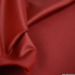 Tissu polycoton déperlant laqué, rouge bigarreau.