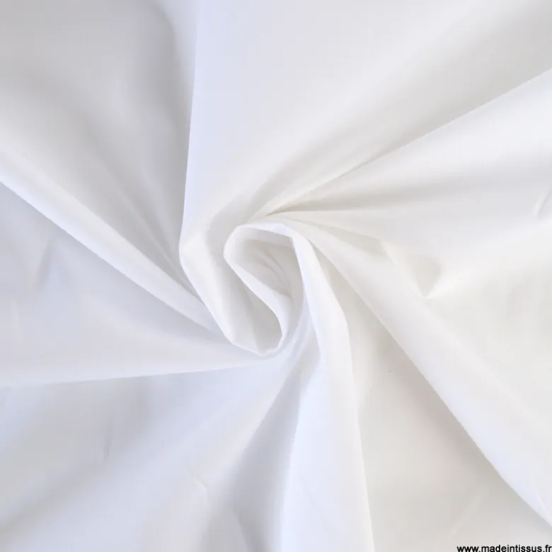 Tissu polyester coton uni blanc pour blouse légère.