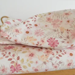 Tissu popeline Ambroise fleurs pastel roses fond blanc cassé