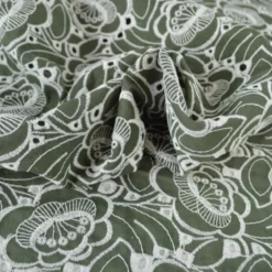 Tissu popeline de coton brodé fleurs Laurentine - Vert kaki