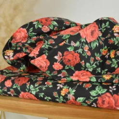 Tissu popeline de coton Campesina motif roses rouges fond noir