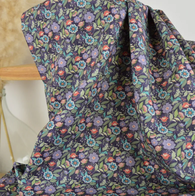 Tissu popeline de coton Field – Petites fleurs fond aubergine