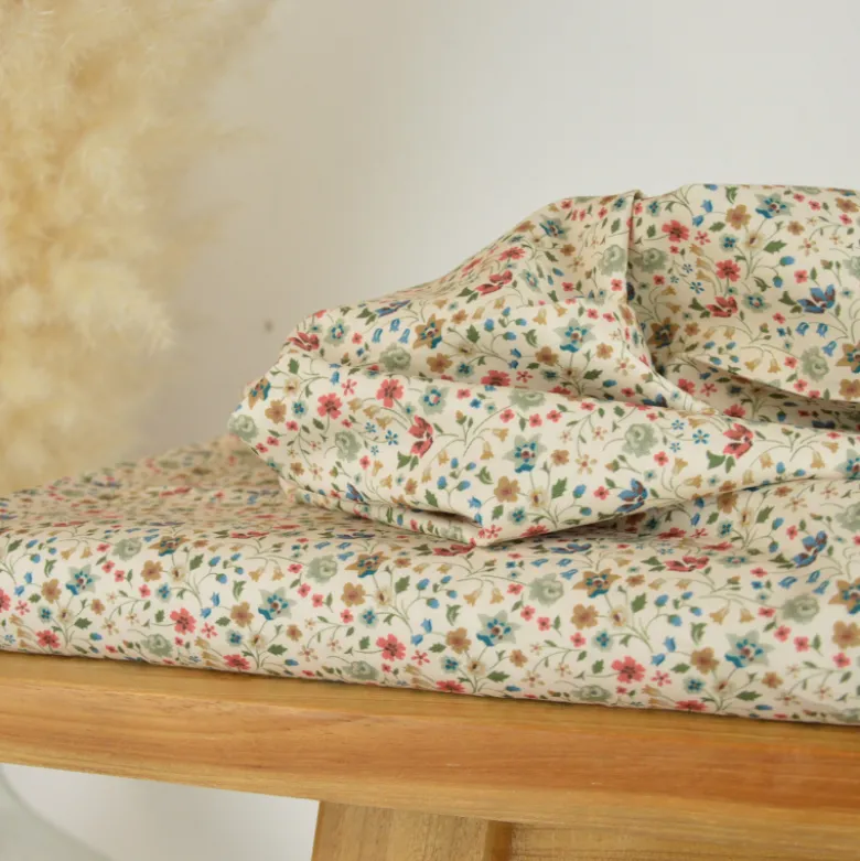 Tissu popeline de coton Field – Petites fleurs fond écru