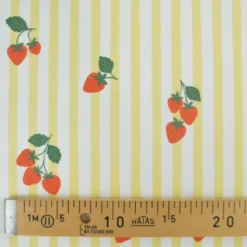 Tissu Popeline de coton Gariguette motif fraises et rayures jaunes - OEKO TEX