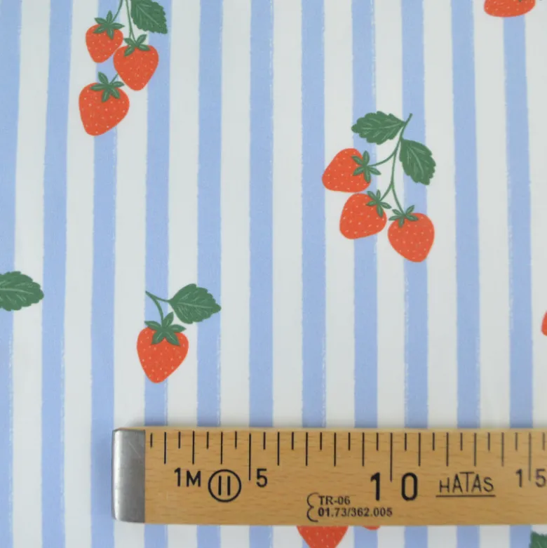 Tissu Popeline de coton Gariguette motif fraises et rayures bleues - OEKO TEX