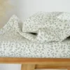 Tissu Popeline de coton motif branches de fleurs fond blanc cassé - OEKO TEX