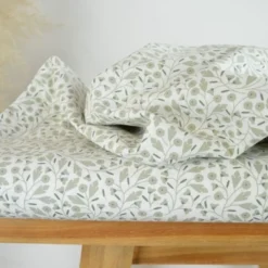 Tissu Popeline de coton motif branches de fleurs fond blanc cassé - OEKO TEX