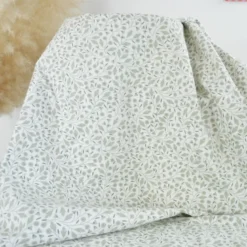 Tissu Popeline de coton motif branches de fleurs fond blanc cassé - OEKO TEX