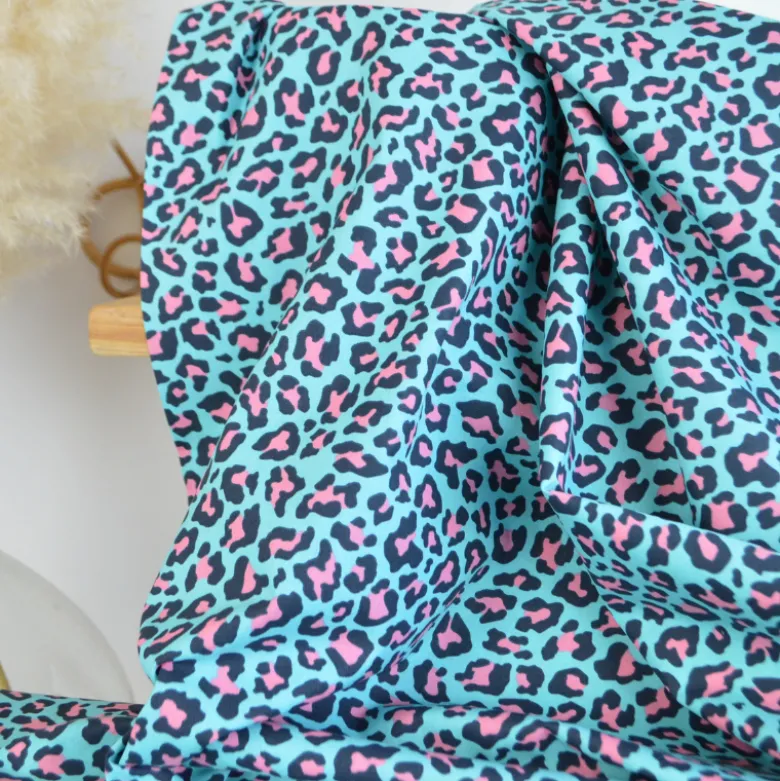 Tissu Popeline de coton motif léopard bleu turquoise