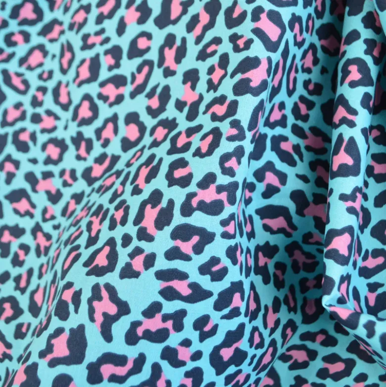 Tissu Popeline de coton motif léopard bleu turquoise